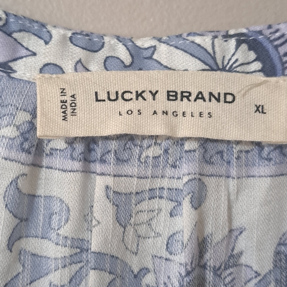 Lucky Brand Printed Flutter Sleeve Top - Picture 8 of 10